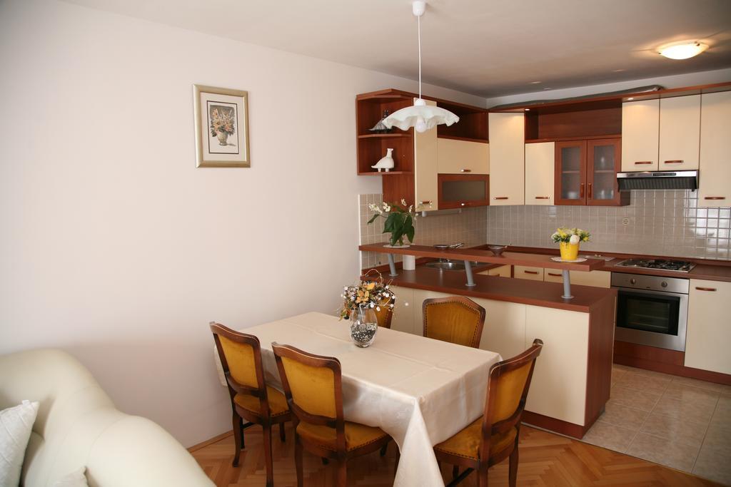 Apartament Dg With Parking Garage