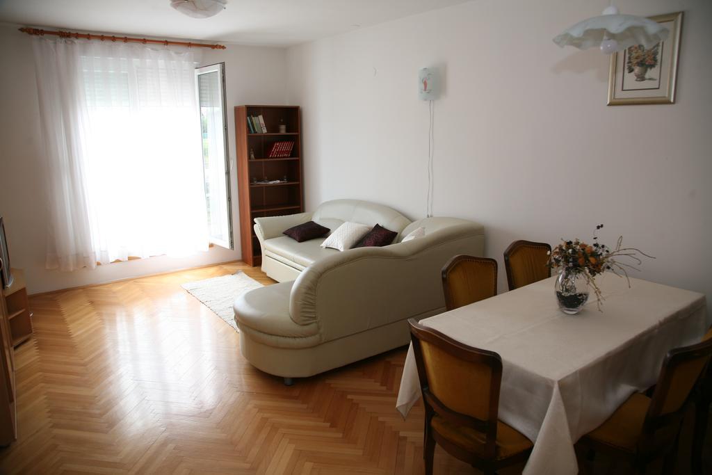 Apartament Dg With Parking Garage